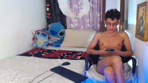 Snapshot of superasian143xx chatting on January 2025 10:19:01 AM GAY online show from January 2025 10:19:01 AM