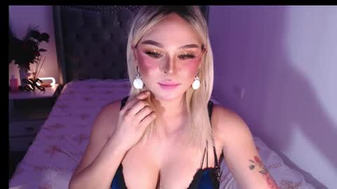 Snapshot of superh0tangelxx chatting on January 2025 04:59:01 AM CARMINA online show from January 2025 04:59:01 AM