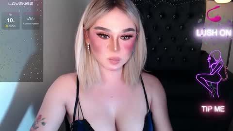 Snapshot of superh0tangelxx chatting on September 2025 01:51:02 AM CARMINA online show from September 2025 01:51:02 AM