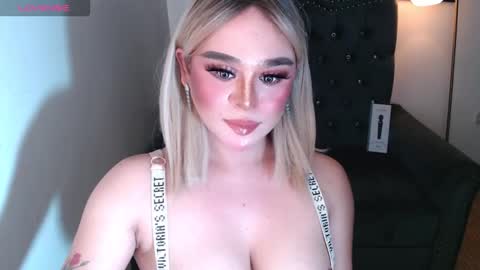 Snapshot of superh0tangelxx chatting on October 2025 02:33:01 AM CARMINA online show from October 2025 02:33:01 AM