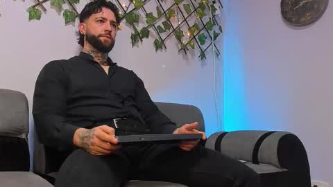 supreme_alpha_ online show from January 2026 03:23:01 AM