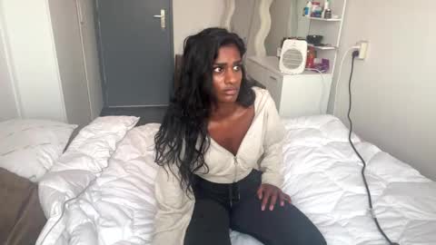 Snapshot of suraya_ndia chatting on February 2025 04:22:01 PM Suraya Ndia online show from February 2025 04:22:01 PM