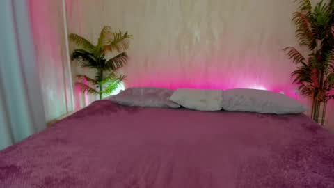 Snapshot of susan__clark chatting on December 2024 01:02:02 AM Annie online show from December 2024 01:02:02 AM