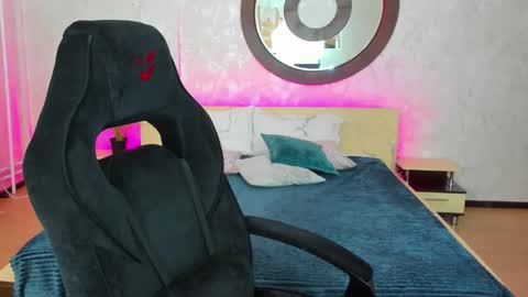 Snapshot of susan__clark chatting on January 2025 12:50:01 AM Annie online show from January 2025 12:50:01 AM