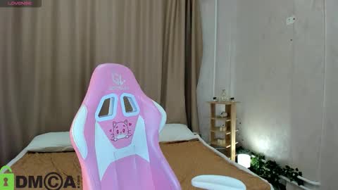 Snapshot of susan__clark chatting on November 2025 01:06:01 AM Annie online show from November 2025 01:06:01 AM