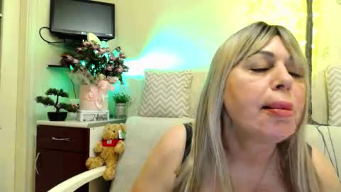 Snapshot of susiexnoreen chatting on June 2026 11:10:02 PM SusiexNoreen online show from June 2026 11:10:02 PM