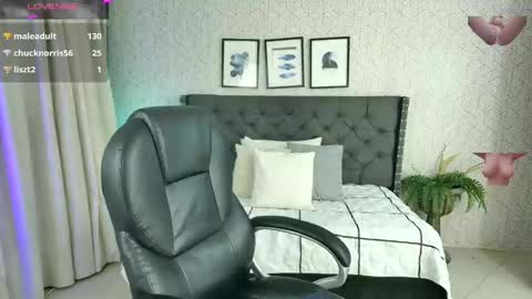 Snapshot of sussy__stone chatting on December 2024 04:17:01 PM online show from December 2024 04:17:01 PM