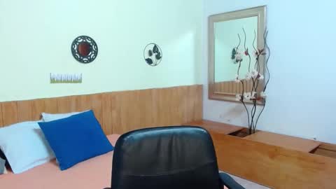 Snapshot of suxxxy_ chatting on November 2025 01:55:01 PM Suxxxy online show from November 2025 01:55:01 PM