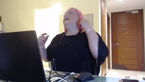 Snapshot of suzannebanci chatting on March 2026 04:58:01 PM My name is Sissy or more fully Suzanna Aprilia Maria Mariquita Catarina Chinita Banci. Soy una puta - que chimba ladybug online show from March 2026 04:58:01 PM