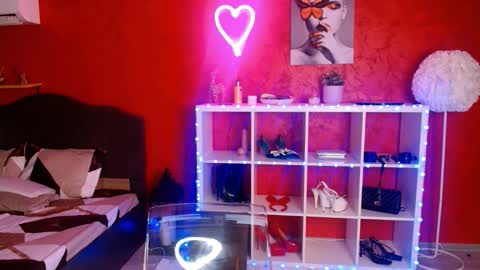 suzanstacks online show from September 2025 06:06:02 AM