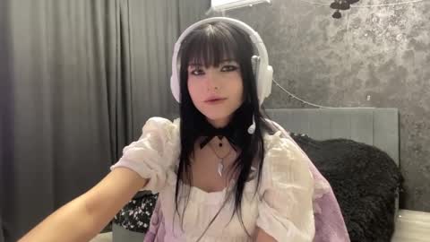 Snapshot of suziebanach chatting on March 2026 07:36:02 PM EmilySuonn online show from March 2026 07:36:02 PM