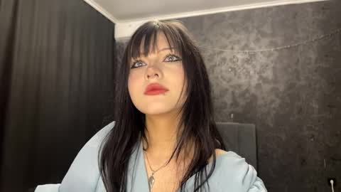 Snapshot of suziebanach chatting on April 2026 05:24:01 AM EmilySuonn online show from April 2026 05:24:01 AM