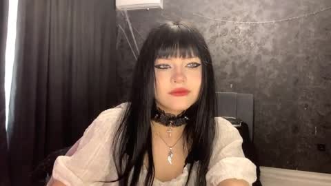 Snapshot of suziebanach chatting on April 2026 05:21:01 AM EmilySuonn online show from April 2026 05:21:01 AM