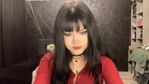 Snapshot of suziebanach chatting on April 2026 05:16:02 AM EmilySuonn online show from April 2026 05:16:02 AM