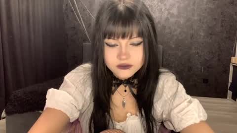Snapshot of suziebanach chatting on April 2026 05:14:02 AM EmilySuonn online show from April 2026 05:14:02 AM
