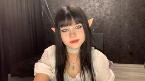 Snapshot of suziebanach chatting on May 2026 05:46:02 AM EmilySuonn online show from May 2026 05:46:02 AM