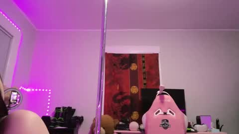 Snapshot of suzukibunny chatting on December 2024 11:24:01 PM SuzukiBunny online show from December 2024 11:24:01 PM