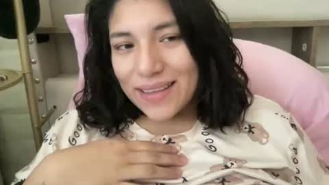 Snapshot of suzyishellawet chatting on November 2025 05:26:02 PM Suzy online show from November 2025 05:26:02 PM