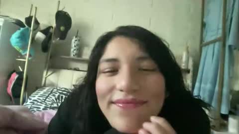 Snapshot of suzyishellawet chatting on November 2025 07:54:01 PM Suzy online show from November 2025 07:54:01 PM