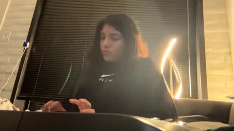 Snapshot of suzyishellawet chatting on November 2025 04:22:02 AM Suzy online show from November 2025 04:22:02 AM