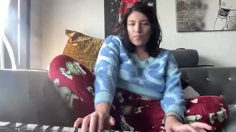 Snapshot of suzyishellawet chatting on November 2025 07:24:02 PM Suzy online show from November 2025 07:24:02 PM