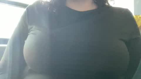 Snapshot of suzyishellawet chatting on November 2025 08:30:01 PM Suzy online show from November 2025 08:30:01 PM