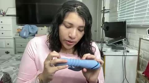 Snapshot of suzyishellawet chatting on December 2025 07:29:02 PM Suzy online show from December 2025 07:29:02 PM