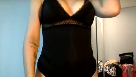 Snapshot of suzysummerrrrrrrrr chatting on February 2025 01:19:01 PM The real sugar baby Suzy Summer online show from February 2025 01:19:01 PM