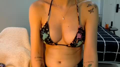 Snapshot of suzysummerrrrrrrrr chatting on February 2025 02:00:02 PM The real sugar baby Suzy Summer online show from February 2025 02:00:02 PM