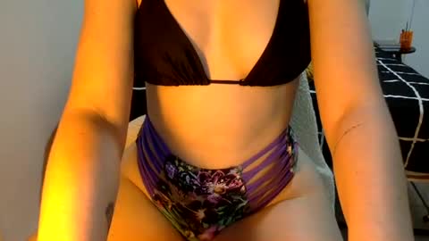 Snapshot of suzysummerrrrrrrrr chatting on February 2025 08:11:02 PM The real sugar baby Suzy Summer online show from February 2025 08:11:02 PM