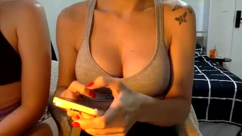 Snapshot of suzysummerrrrrrrrr chatting on February 2025 01:00:02 PM The real sugar baby Suzy Summer online show from February 2025 01:00:02 PM