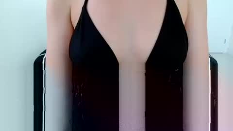 Snapshot of suzysummerrrrrrrrr chatting on February 2025 01:42:01 PM The real sugar baby Suzy Summer online show from February 2025 01:42:01 PM