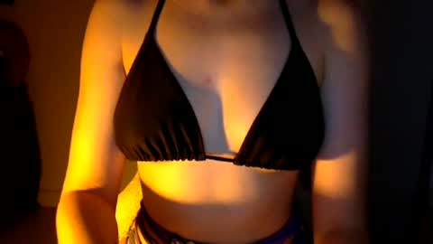 Snapshot of suzysummerrrrrrrrr chatting on March 2025 09:47:02 AM The real sugar baby Suzy Summer online show from March 2025 09:47:02 AM