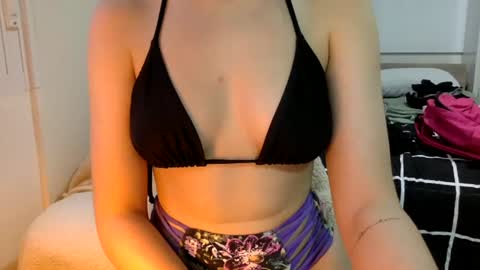 Snapshot of suzysummerrrrrrrrr chatting on March 2025 12:52:01 PM The real sugar baby Suzy Summer online show from March 2025 12:52:01 PM