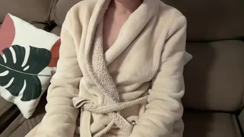 Snapshot of suzysummerrrrrrrrr chatting on October 2025 08:46:02 AM The real sugar baby Suzy Summer online show from October 2025 08:46:02 AM