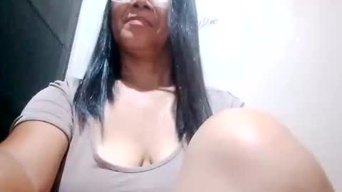 Snapshot of suzzie_hot chatting on October 2025 02:19:01 PM suzzie_hot online show from October 2025 02:19:01 PM