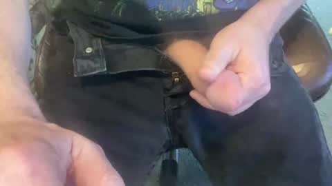 Snapshot of svscruz831 chatting on January 2025 06:31:01 PM VersDad55 online show from January 2025 06:31:01 PM