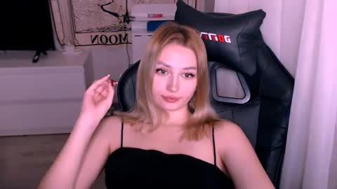 Snapshot of sweeet_baby0 chatting on November 2025 01:17:01 AM Kate online show from November 2025 01:17:01 AM