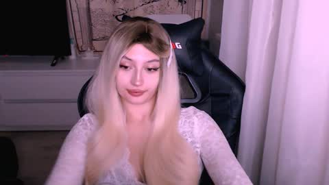 Snapshot of sweeet_baby0 chatting on December 2025 12:15:02 AM Kate online show from December 2025 12:15:02 AM