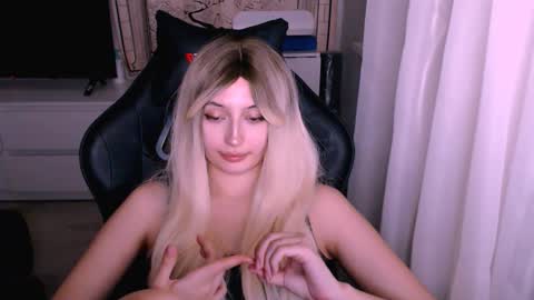 Snapshot of sweeet_baby0 chatting on December 2025 12:21:02 PM Kate online show from December 2025 12:21:02 PM