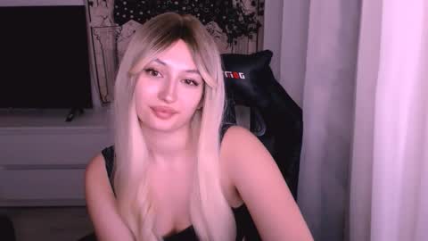 Snapshot of sweeet_baby0 chatting on December 2025 01:20:02 PM Kate online show from December 2025 01:20:02 PM