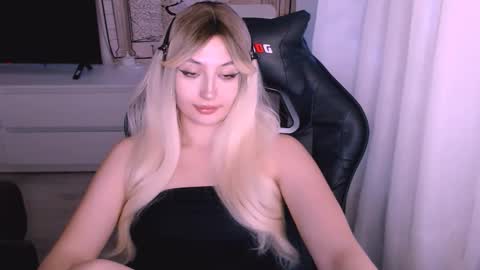 Snapshot of sweeet_baby0 chatting on December 2025 02:54:02 AM Kate online show from December 2025 02:54:02 AM