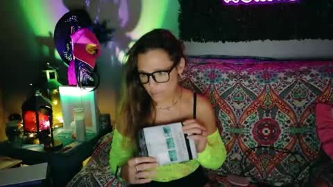 Snapshot of sweeetttea chatting on June 2026 06:01:01 PM sweeetttea online show from June 2026 06:01:01 PM
