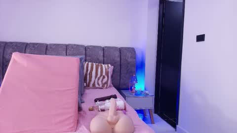 Debora  online show from November 2025 11:54:01 AM