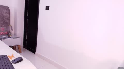 Debora  online show from November 2025 11:54:02 AM