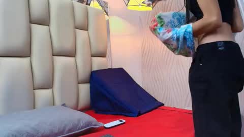 Amye  online show from November 2025 07:10:01 PM