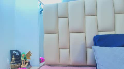 Amye  online show from February 2026 07:09:02 PM