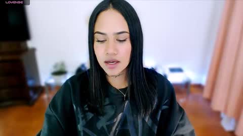 Stephanie online show from November 2025 04:01:02 AM