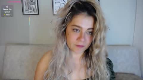 Bella Valery online show from November 2025 10:10:01 PM