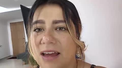 Bella Valery online show from April 2026 01:28:01 PM